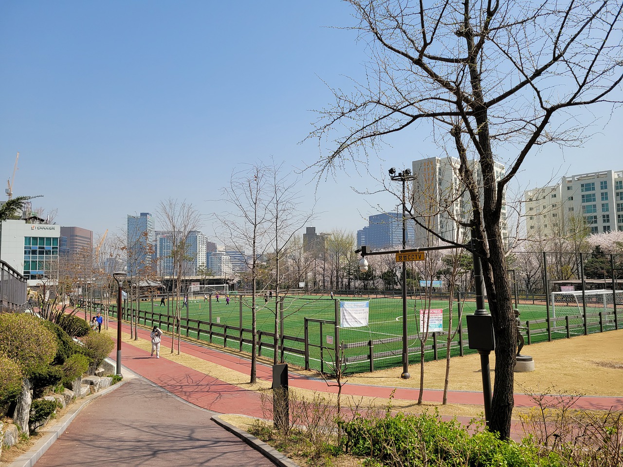 及他们在追 及他们在追